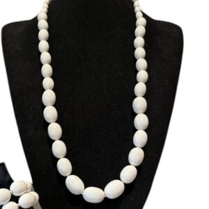 Vintage Trifari white necklace